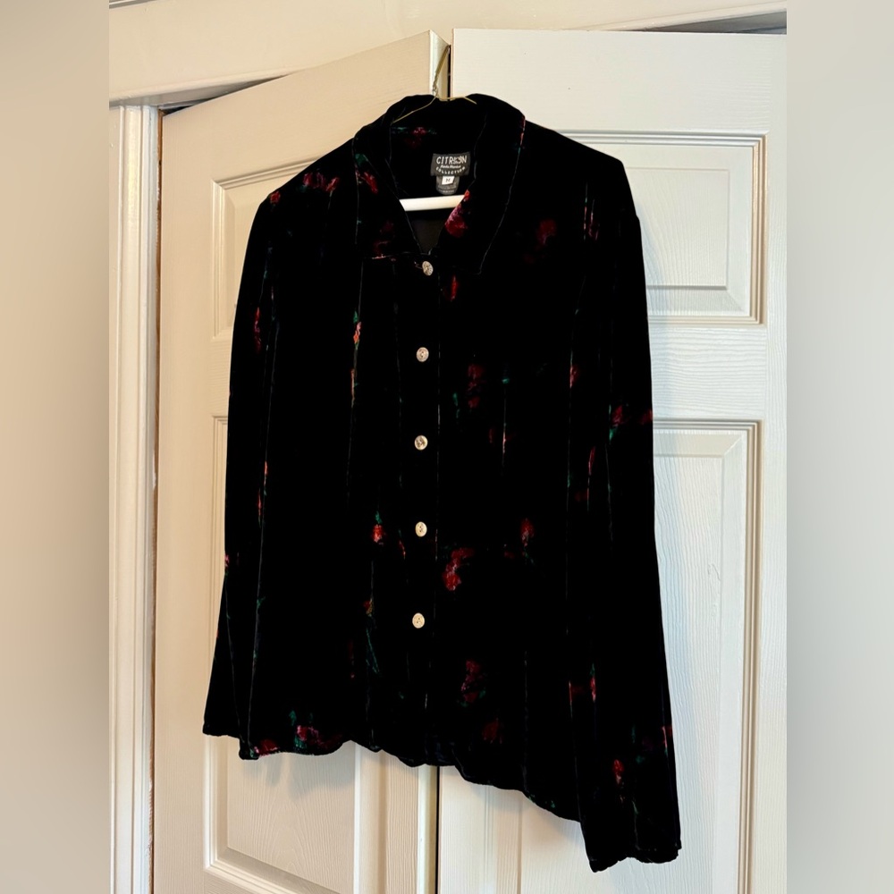Citron Silk Asian Lady & Floral Velvet Soft Collared Button Front Shirt - Picture 2 of 10